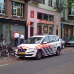 De Politie Amsterdam bij een Pinautomaat