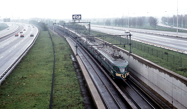 Trein met Feyenoord fans op weg naar Amsterdam