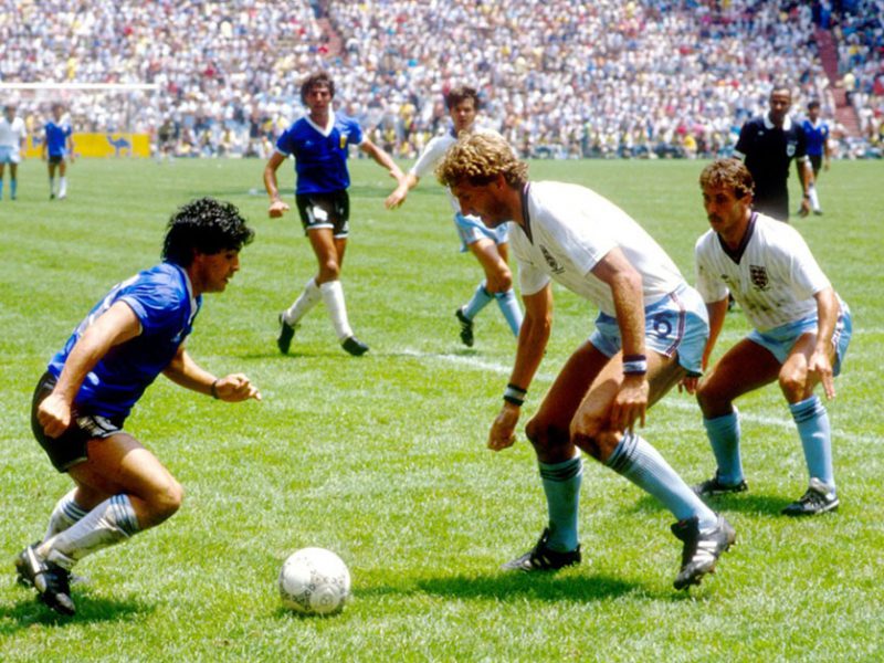 Maradona zet aan voor de dribbel van zijn leven tegen Engeland in 1986