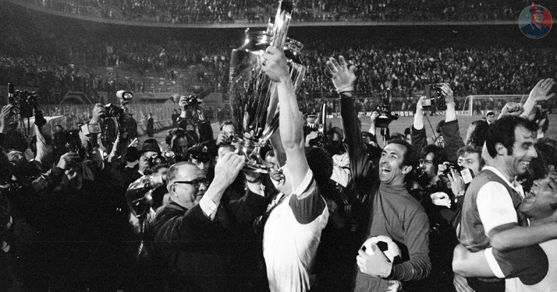 Rinus Israël met de eerste Europacup